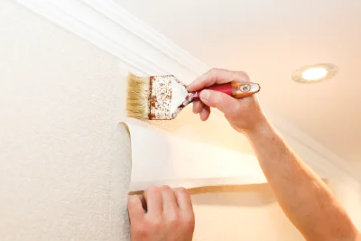 Pose de papier peint à Chessy — revêtements muraux et toiles de verre